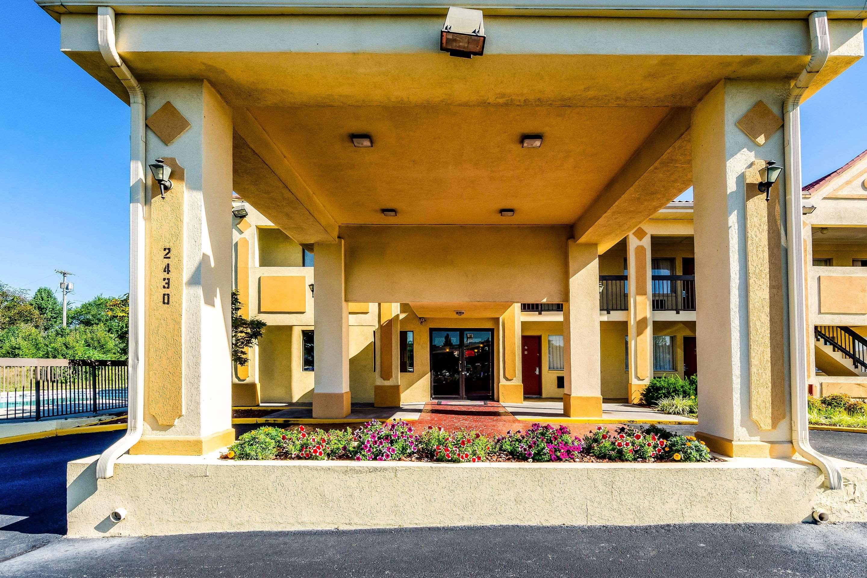Econo Lodge Christiansburg-Blacksburg I-81 Exterior photo