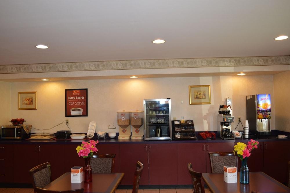 Econo Lodge Christiansburg-Blacksburg I-81 Exterior photo