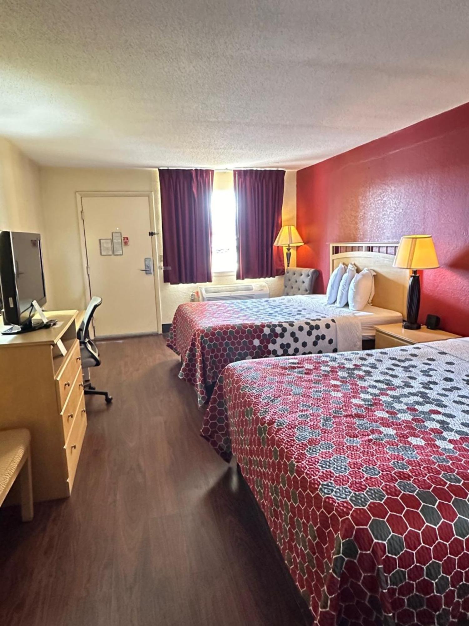 Econo Lodge Christiansburg-Blacksburg I-81 Exterior photo