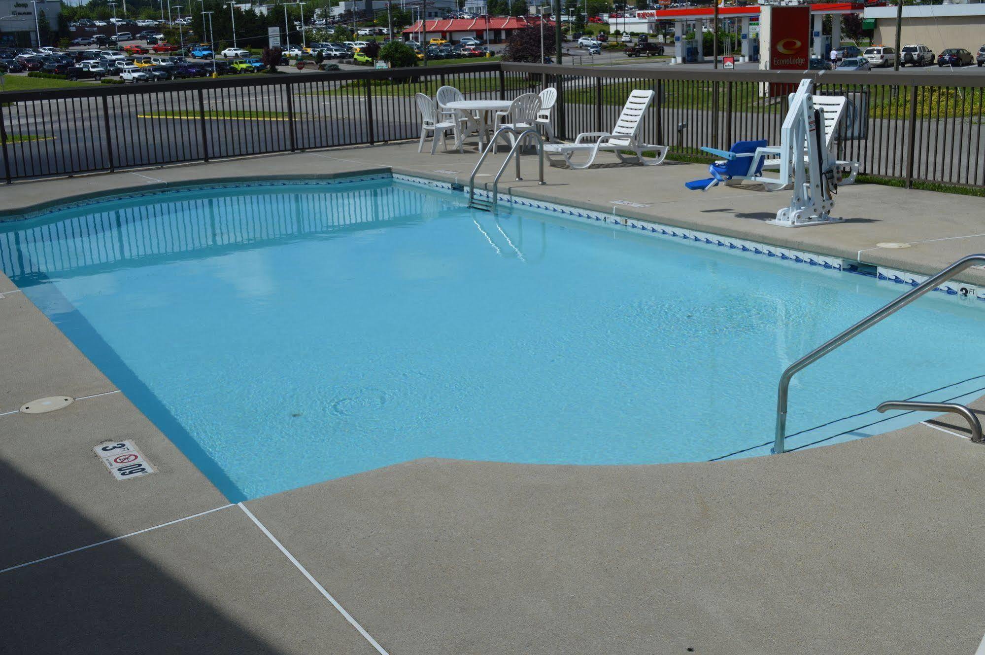 Econo Lodge Christiansburg-Blacksburg I-81 Exterior photo